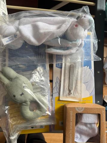 Diverse nieuwe kraam en babyspullen beschikbaar voor biedingen