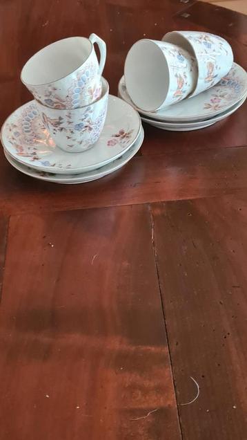 4 porceleinen kop en schotels uit begin vorige eeuw.  beschikbaar voor biedingen