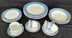 Vintage 20-delig servies met blauw meandermotief, Ophalen, Gebruikt, Overige stijlen, Porselein