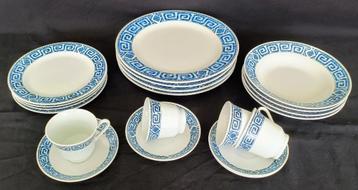 Vintage 20-delig servies met blauw meandermotief beschikbaar voor biedingen