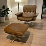 Leren fauteuil met voetenbank van ontwerper Fredrik Kayser, Ophalen, Gebruikt, Minder dan 75 cm, Vintage
