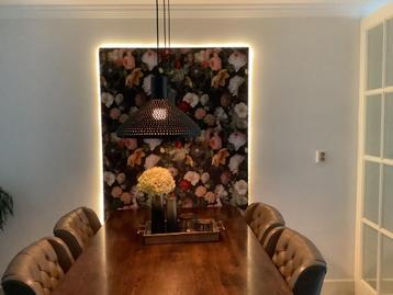 Wandbord met verlichting en 4 kussens beschikbaar voor biedingen