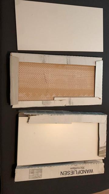 16 Wandtegels wit mat 30 x 60 cm nieuw beschikbaar voor biedingen