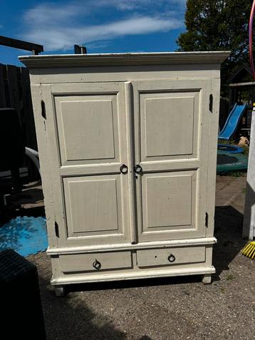 Stevige houten kast – 110x64x130 cm beschikbaar voor biedingen