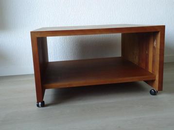 Tafel / bijzettafel beschikbaar voor biedingen