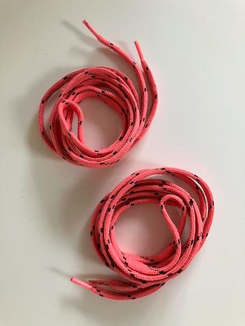 Mooie roze veters voor in je skeelers skates of schaatsen beschikbaar voor biedingen