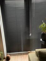 Hele mooie Zwarte  luxaflex met klein stipje goud, Huis en Inrichting, Stoffering | Gordijnen en Lamellen, Ophalen, 200 cm of meer