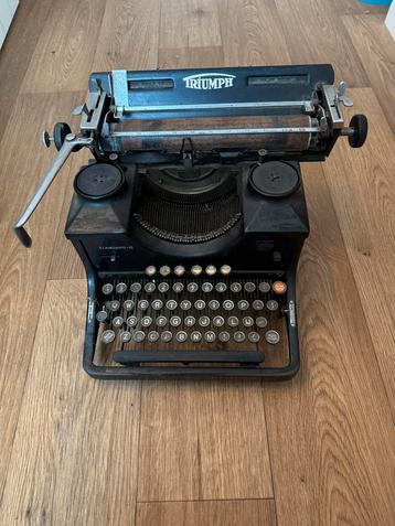 Antiek Typemachine Triumph Standard 12 uit de jaren 30 beschikbaar voor biedingen