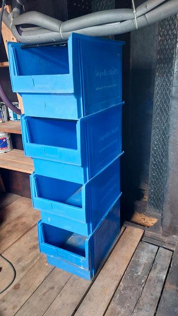 Stapelbakken - 4 stuks beschikbaar voor biedingen