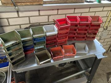 stapelbak beschikbaar voor biedingen