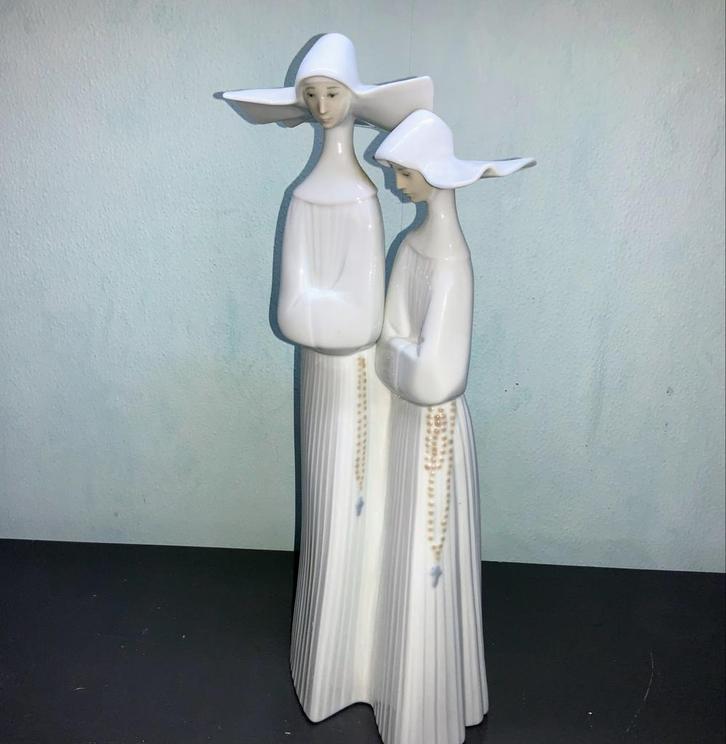 Lladro Beeld: Twee Nonnen - Groot en Prachtig!, Antiek en Kunst, Kunst | Designobjecten, Ophalen of Verzenden
