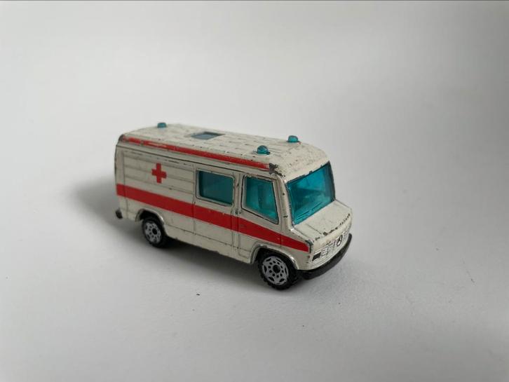 model MB Mercedes Benz T2, ambulance, Siku, 1/50 (3-inch), Hobby en Vrije tijd, Modelauto's | 1:50, Gebruikt, Auto, SIKU, Ophalen of Verzenden