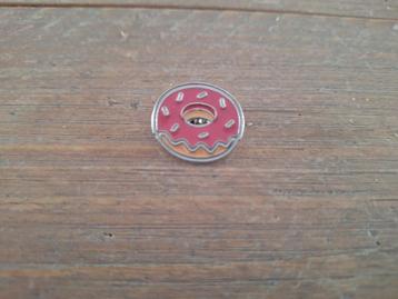 1 pin van een lekkere donut te koop beschikbaar voor biedingen