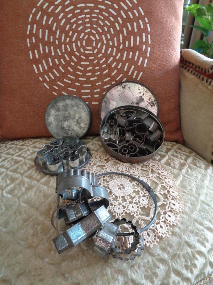 Brocante Oude Vormpjes Doosjes Bakvorm ** Mimosa **, Antiek en Kunst, Antiek | Keukenbenodigdheden, Ophalen of Verzenden