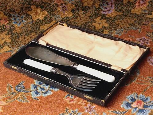 Mooi oud viscouvert uit Engeland met zilver in een etui., Antiek en Kunst, Antiek | Bestek, Ophalen of Verzenden