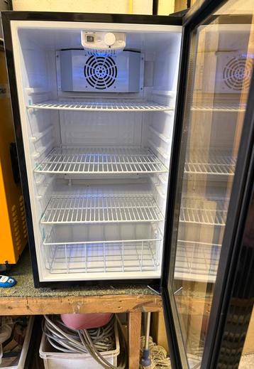 Nette Glasdeur koelkast beschikbaar voor biedingen