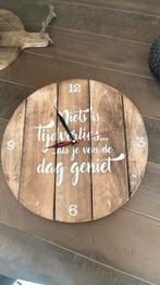 Houten Wandklok met Tekst, Ophalen of Verzenden, Nieuw, Analoog, Wandklok