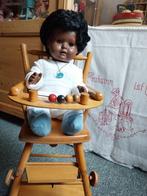 Donkere pop van Schildkröt met stoeltje, Verzamelen, Poppen, Ophalen of Verzenden, Zo goed als nieuw, Pop