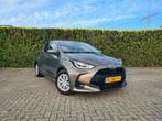 Toyota Yaris 1.5 Vvt-i 125pk 2021 Groen NL Auto 1e Eigenaar, Voorwielaandrijving, Bedrijf, 19 km/l, 3 cilinders