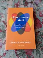 Een Nieuwe Start - Mirjam Windrich, Boeken, Ophalen of Verzenden, Gelezen