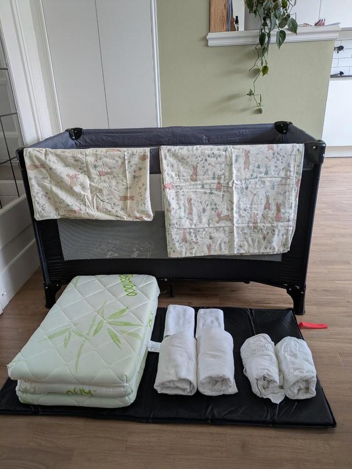 Qute Opvouwbaar Campingbedje + Accessoires, Kinderen en Baby's, Babywiegjes en Ledikanten, Ophalen of Verzenden
