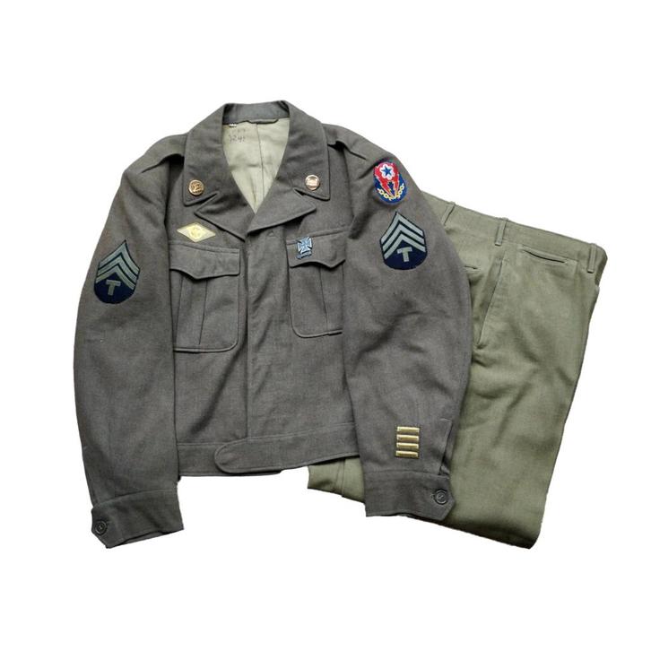 WWII US ETO Uniform Set Named, Verzamelen, Militaria | Tweede Wereldoorlog, Embleem of Badge, Amerika, Ophalen of Verzenden