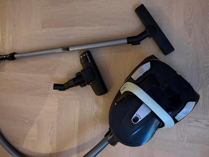 Rowenta RO7C32 Green Force Cyclonic Stofzuiger, Witgoed en Apparatuur, Stofzuigers, Gebruikt, Stofzuiger, Minder dan 1200 watt