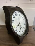 Klok in vorm van horloge, Huis en Inrichting, Woonaccessoires | Klokken, Ophalen of Verzenden, Zo goed als nieuw, Analoog, Staande klok