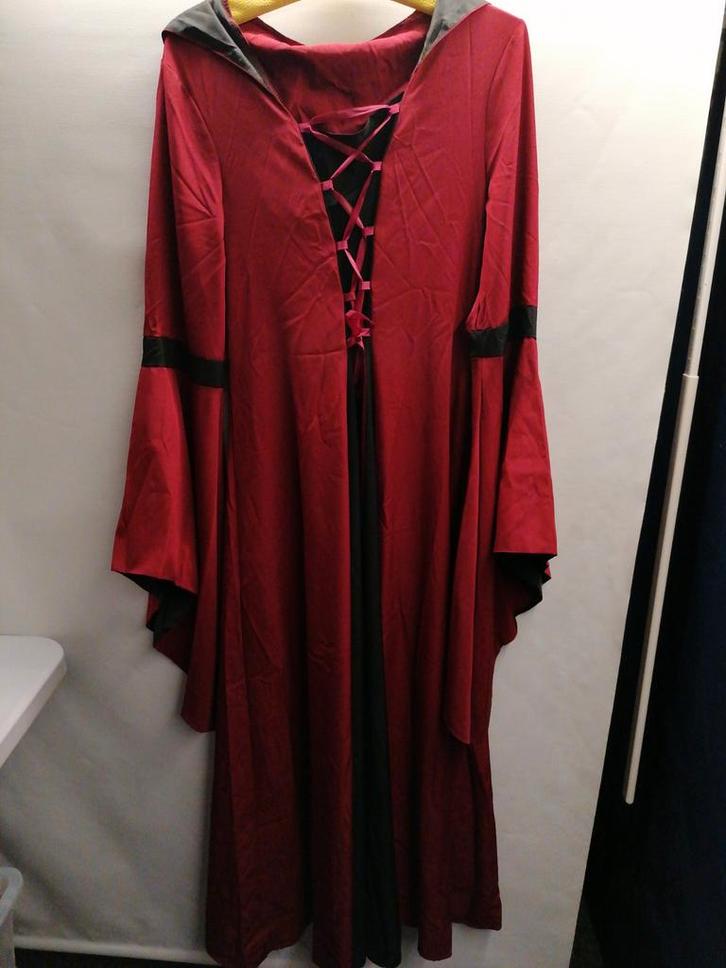 Toverjurk Jurk met kap rood zwart wijde mouwen zgan XL, Kleding | Dames, Carnavalskleding en Feestkleding, Zo goed als nieuw, Kleding
