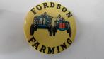 Fordson Farming oldtimertractor speld, Verzamelen, Speldjes, Pins en Buttons, Verzenden, Gebruikt, Merk, Speldje of Pin