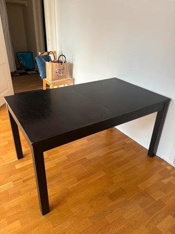 Zwarte tafel (uitschuifbaar) beschikbaar voor biedingen