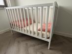 Babybedje  SUNDVIK  wit, Kinderen en Baby's, Babywiegjes en Ledikanten, Ophalen, Zo goed als nieuw, Ledikant