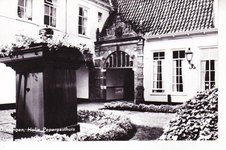 GRONINGEN,- Hofje Pepergasthuis.  30-01, Verzamelen, Ansichtkaarten | Nederland, Ongelopen, Groningen, 1960 tot 1980, Ophalen of Verzenden