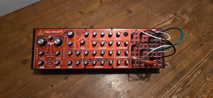 Behringer neutron semi modulaire synth, Muziek en Instrumenten, Synthesizers, Zo goed als nieuw, Overige aantallen, Overige merken
