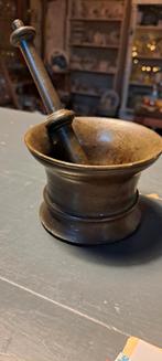 18e eeuwse bronzen vijzel met stamper, Ophalen of Verzenden