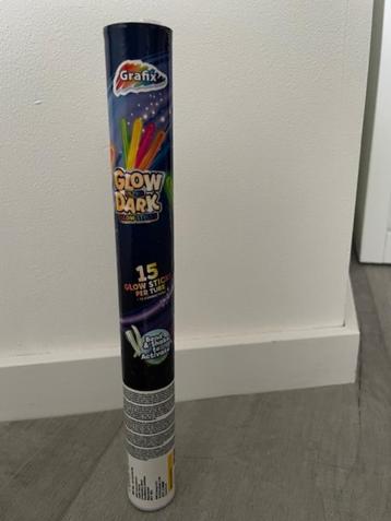 Nieuw in verpakking: 15 glow in the dark sticks beschikbaar voor biedingen