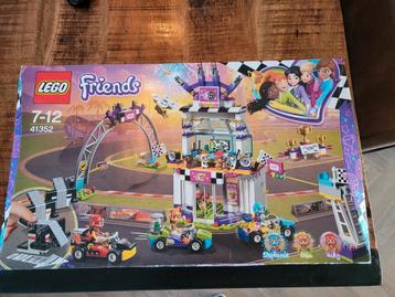 Lego friends "De grote racedag" 41352 nieuw in doos beschikbaar voor biedingen