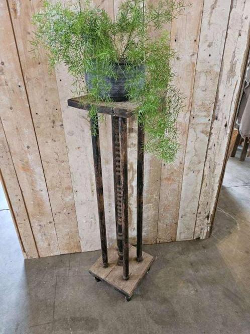 oude plantentafel `WOONWINKEL RUSTIEK``, Huis en Inrichting, Kamerplanten, Ophalen of Verzenden
