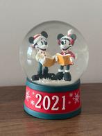 Disney 2021 mickey & minnie kerst snowglobe, Verzamelen, Disney, Ophalen of Verzenden, Mickey Mouse, Zo goed als nieuw, Beeldje of Figuurtje