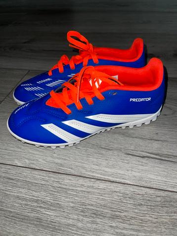 PREDATOR CLUB TURF VOETBALSCHOENEN KIDS beschikbaar voor biedingen