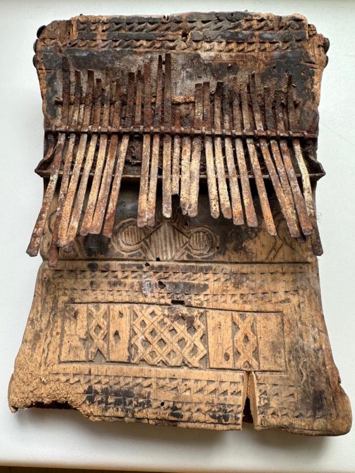 Zeer zeldzaam Afrikaans Kisanji a lamellaphone uit Kongo, Antiek en Kunst, Kunst | Niet-Westerse kunst, Ophalen of Verzenden