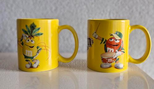 Twee Bekers M&M, Huis en Inrichting, Keuken | Servies, Zo goed als nieuw, Kop(pen) en/of Schotel(s), Overige stijlen, Ophalen of Verzenden