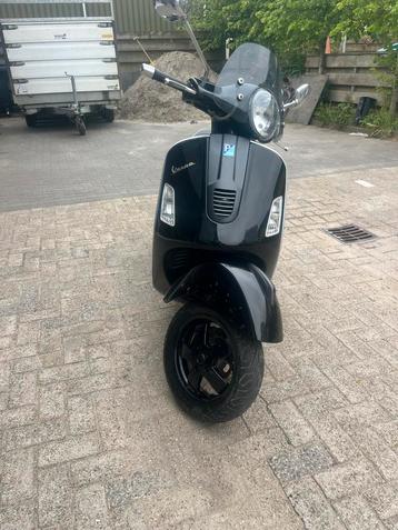 Vespa GTS Super 300cc ie motorscooter met Yasuni Uitlaat beschikbaar voor biedingen