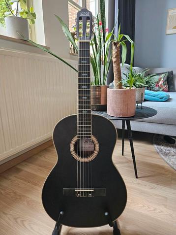 La Paz Gitaar + Accessoires beschikbaar voor biedingen
