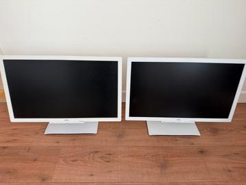 Twee witte Fujitsu P23T-6 IPS monitoren beschikbaar voor biedingen