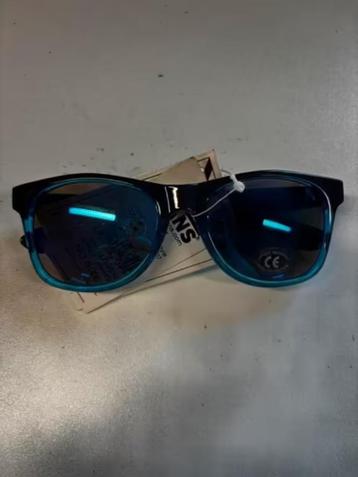 ZGAN! Zonnebril VANS blauw klein krasje in glas €10,99 beschikbaar voor biedingen
