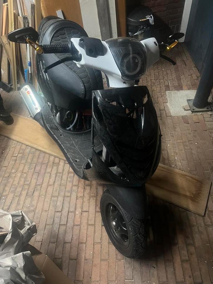Piaggio zip 183cc S1 brom zsm ophalen, Fietsen en Brommers, Scooters | Piaggio, Zo goed als nieuw, Zip, Benzine, Ophalen