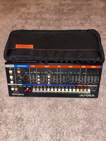 Roland JU-06A Boutique Synthesizer + Hoes beschikbaar voor biedingen