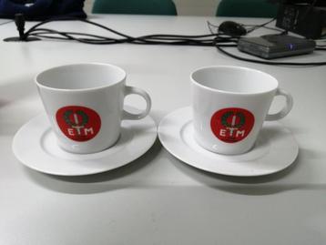 7 december divisie, kopjes en schotels beschikbaar voor biedingen