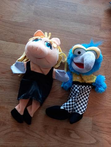 Handpop Alfons en miss piggy van de muppetshow.
 beschikbaar voor biedingen